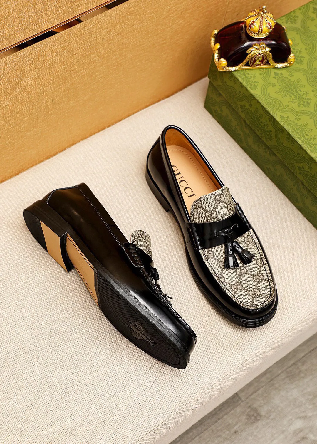 Men's shoes 💰480 💐 Product trademark: GUCCI "Gucci" casual leather shoes Regular size: 38-44 (45🉑️customized) Product materials: Selected imported first-layer open-edge beaded cowhide leather upper + luxury hardware buckle, imported water-dyed cowhide leather lining. Strong three-dimensional visual effect, combined outsole Color: 3⃣️colors available